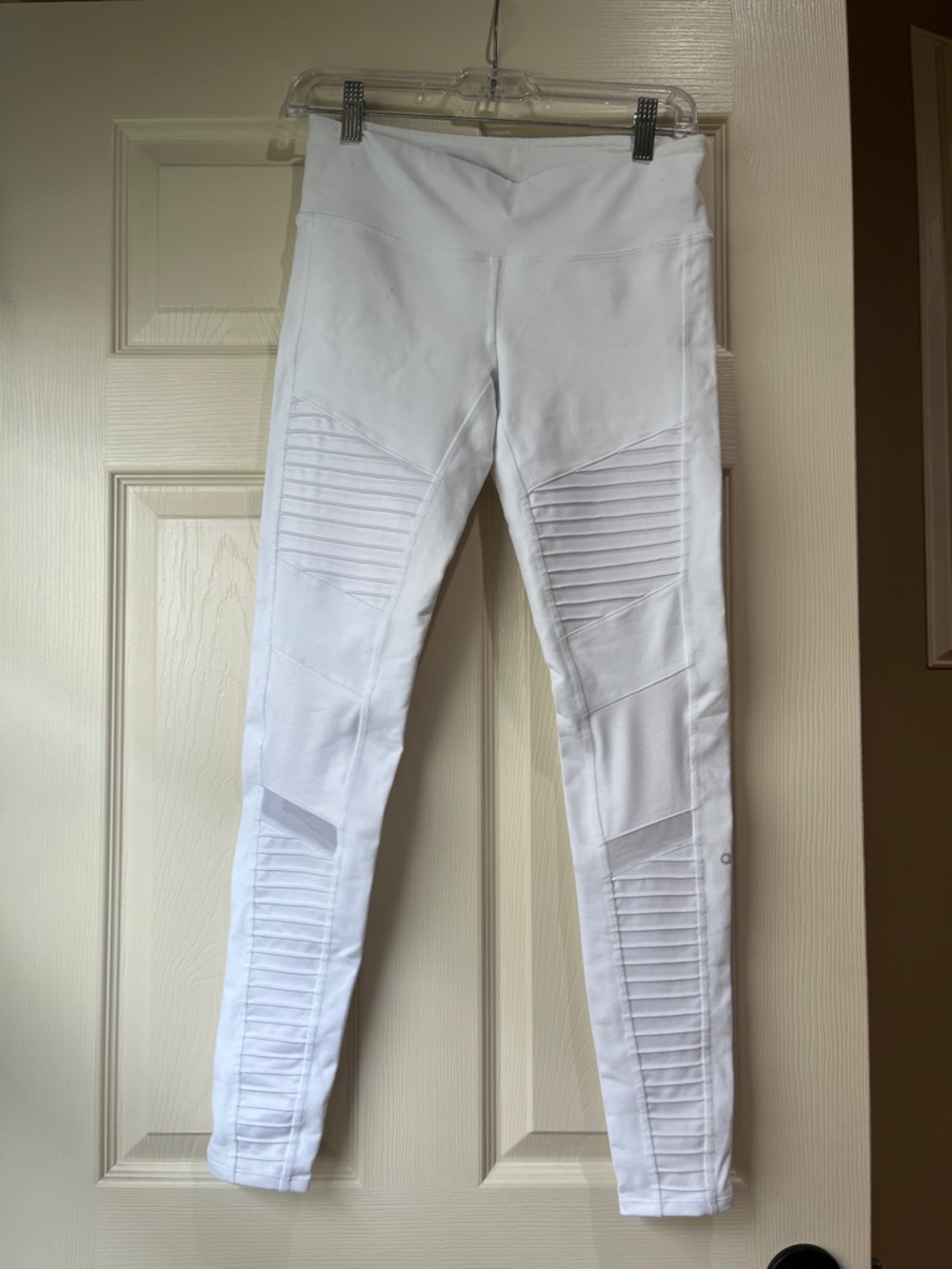 ALO Yoga White Ribbed Moto Leggings
